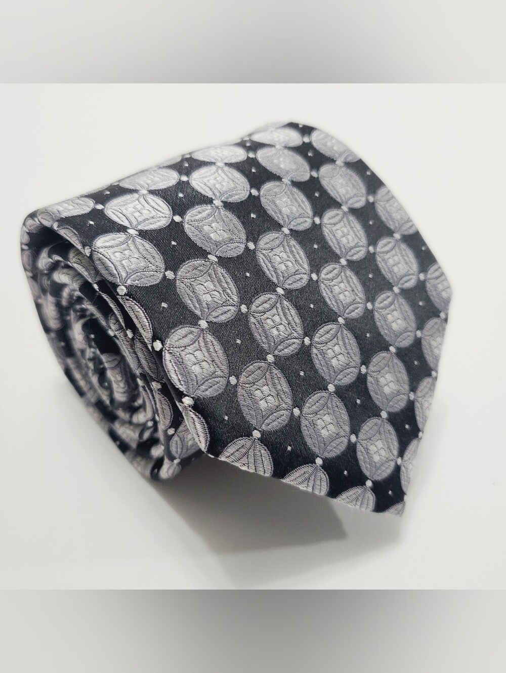 Ike Behar Men's Silk Neck Tie Black & Silver Geometric Pattern Jacquard Fabric